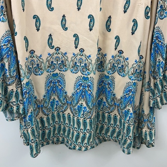 Unique Spectrum Paisley Print Lace Cut Out Sleeve Top - Picture 6 of 9